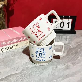 Paar tassi saab laotud kohvi tassi tiiger aasta tänutahvlid tassi piima tassi hommikusöök cup keraamiline kruus cartoon loovus